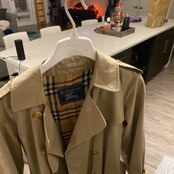 Genuine Vintage Burberry Trench Coat - Picture 9 of 9